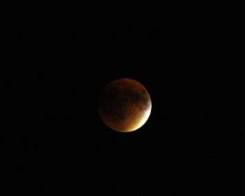 Supermoon lunar eclipse over Sarnia 10:02pm Sept. 27, 2015 (BlackburnNews.com photo by Dave Dentinger)