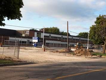 Ongoing construction at  Tecumseh Public School in Chatham, August 30, 2018. (Photo by Natalia Vega, Blackburn News)