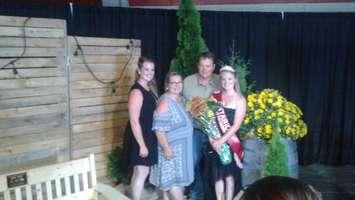 2017 Queen of the Furrow Kailey Donaldson poses with her family at the Brussels Arena