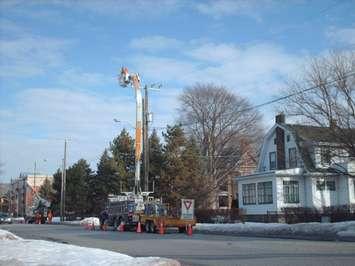 Entegrus crews replace poles and upgrade service on William St. Chatham. Feb. 2014 (Photo by Simon Crouch)