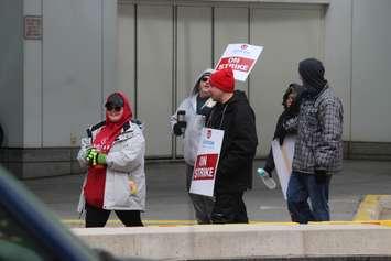 Members of Unifor Local 444 work a picket line outside the Chatham St entrance to Caesars Windsor, April 6, 2018. Photo by Mark Brown/Blackburn News.