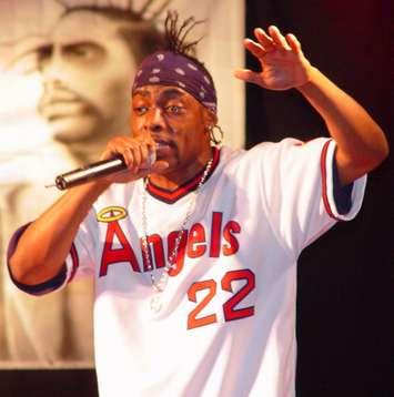 Rapper Coolio performing in 2002. Public domain photo.