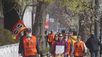 Public Service Alliance of Canada workers on the picket line in Sarnia. 20 April 2023. (Photo by Sarnia News Today)