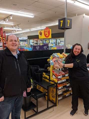 Steve Pratt, United Way of Chatham Kent with an employee from Mark & Sarah's No Frills in Wallaceburg. (Photo courtesy of the United Way of Chatham-Kent).