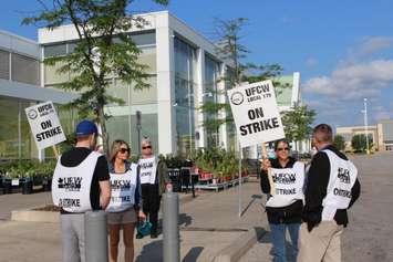 Striking workers picket outside the Real Canadian Superstore on Walker Rd. in Windsor July 2, 2015.  (Photo by Adelle Loiselle)